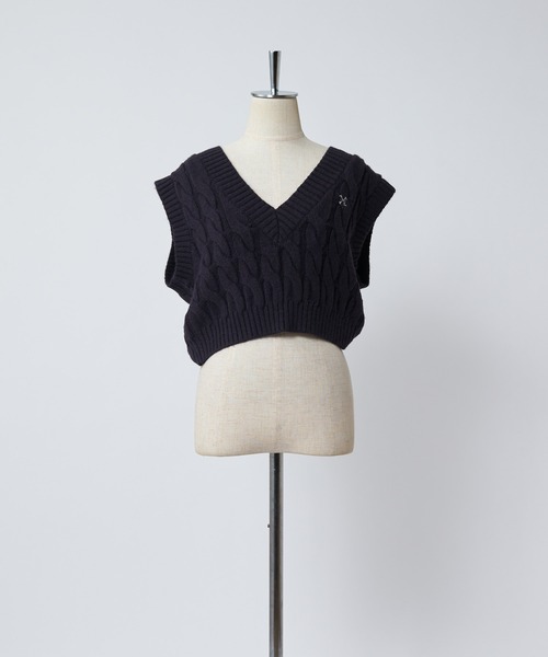 one after another NICE CLAUP ベスト ワンポイント刺繍ケーブルニット