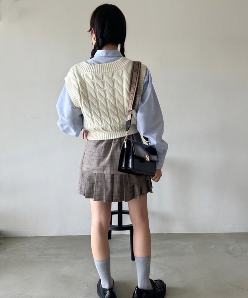 one after another NICE CLAUP ベスト ワンポイント刺繍ケーブルニット