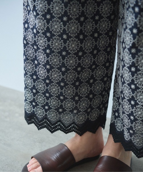 yuni パンツ 単色スカラップ刺繍イージーパンツ レディース