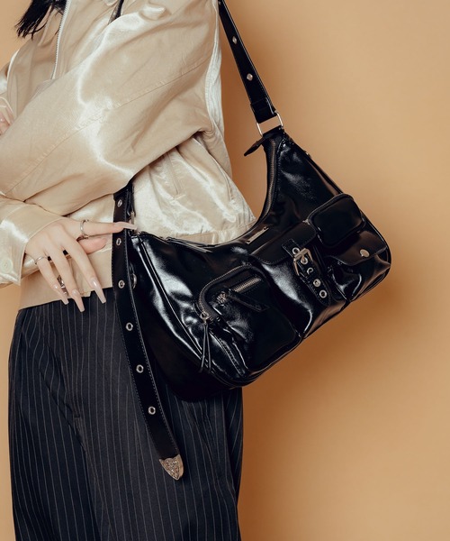Subciety（サブサエティ） ショルダーバッグ Faux leather half moon 