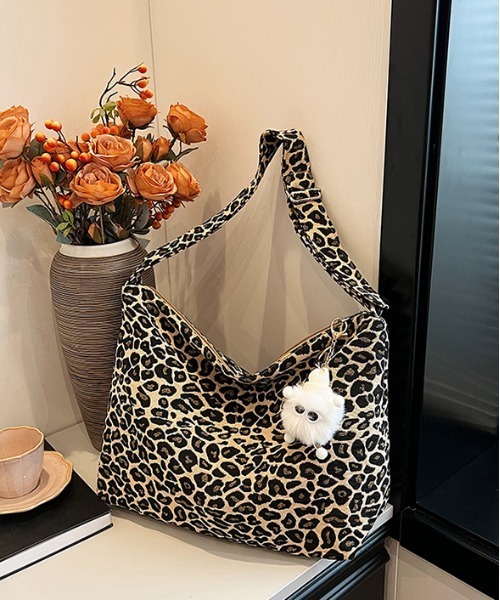gossip!ロサンゼルス ショルダーバッグ バッグ レオパード柄ボリューム