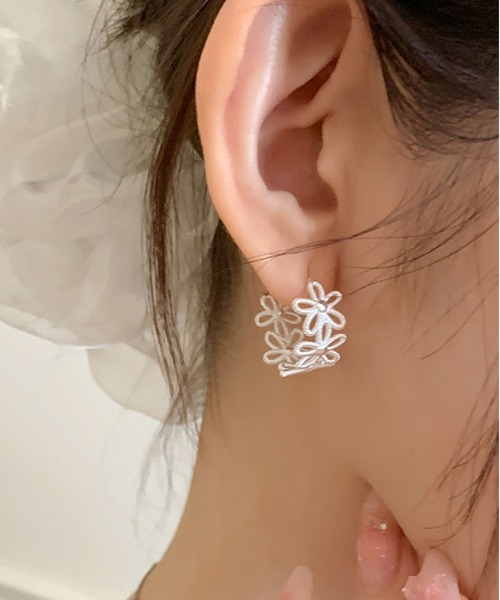 LA VORAGINE（ラ ヴォラジネ） ピアス 星スタードロップピアス