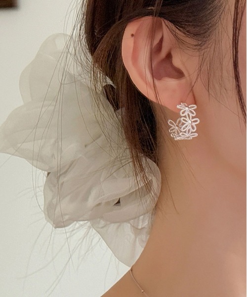 LA VORAGINE（ラ ヴォラジネ） ピアス 星スタードロップピアス