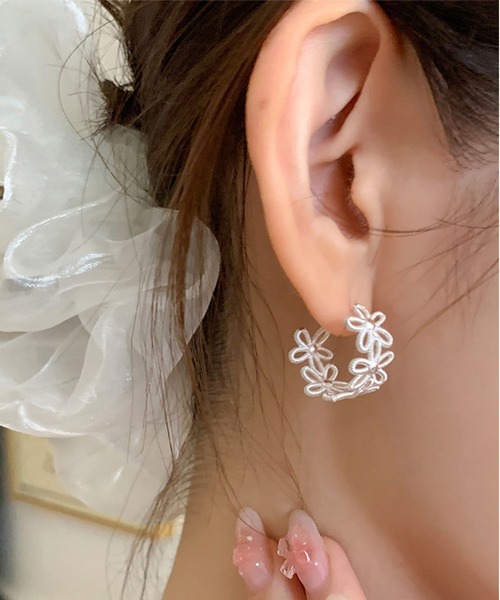 LA VORAGINE（ラ ヴォラジネ） ピアス 星スタードロップピアス