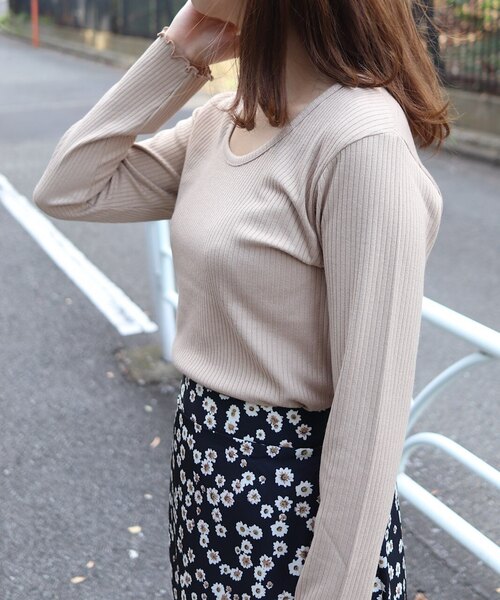 トップス　フラワー ドレープネック 50%OFF】deep neck top ～ﾃﾞｨｰﾌﾟﾈｯｸﾄｯﾌﾟ | flower／フラワー公式通販