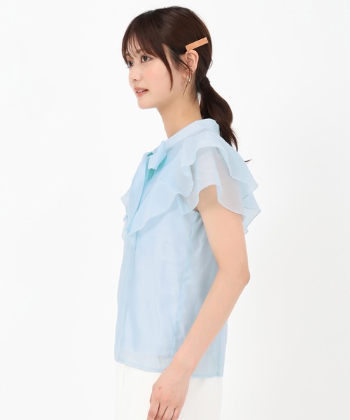極美品✨定価１.２万❤️　ベージュ　シップス　洗える　2WAYボウタイブラウス◆ Chico（チコ）の「【2023SS】袖フリル肩開きボウタイブラウス