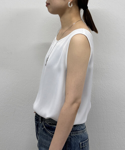【ラウンジドレス】サテンブラウス　白　長袖 カットソー インナー 美品 ラウンジドレス】サテンブラウス 白 長袖 カットソー インナー
