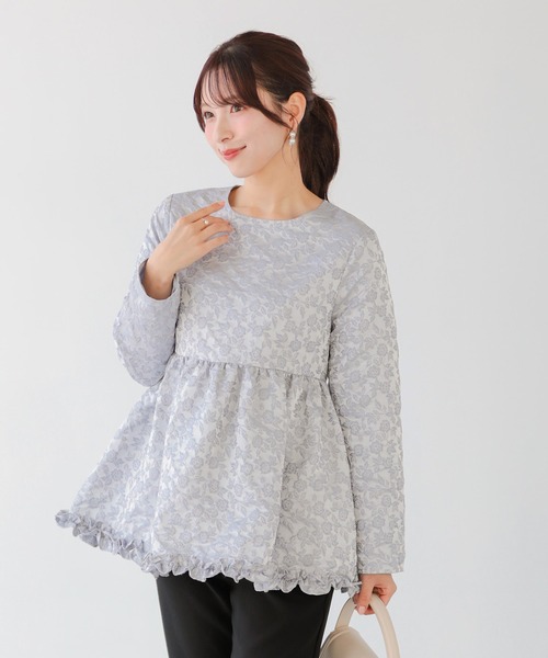 Fit more（フィットモア） フラワージャガード裾フリルトップス