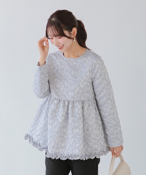 Fit more（フィットモア） フラワージャガード裾フリルトップス