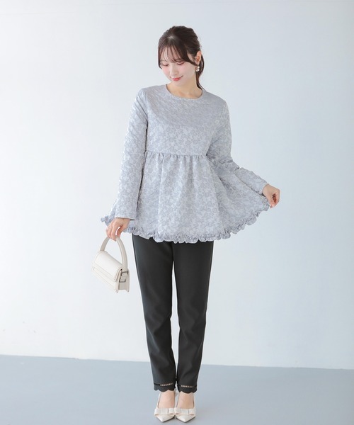 Fit more（フィットモア） フラワージャガード裾フリルトップス