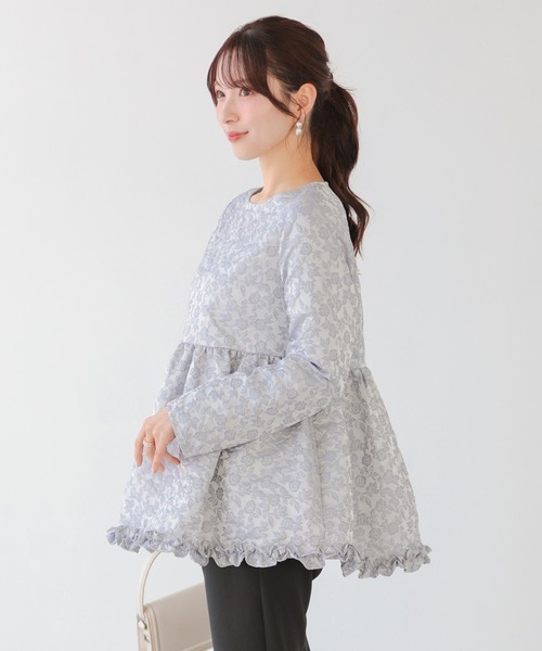 Fit more（フィットモア） フラワージャガード裾フリルトップス