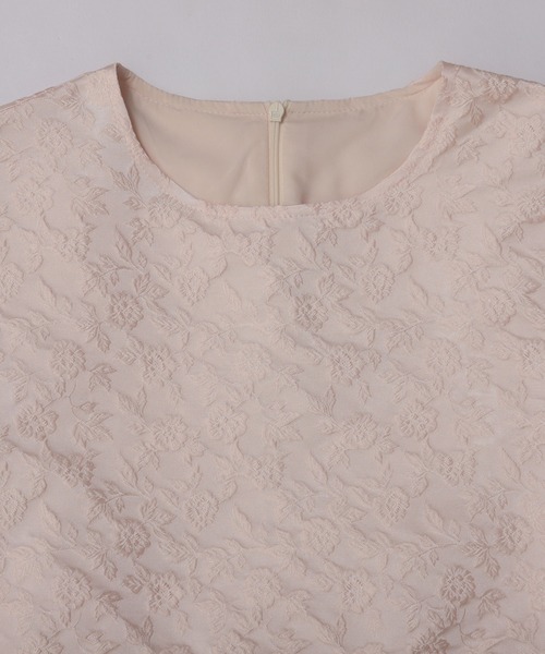 Fit more（フィットモア） フラワージャガード裾フリルトップス