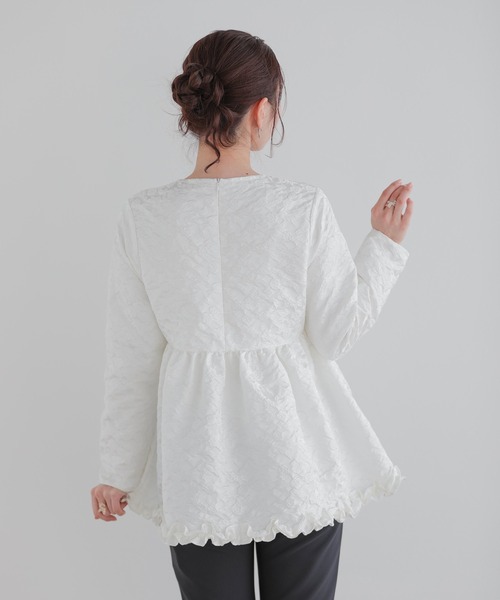 Fit more（フィットモア） フラワージャガード裾フリルトップス