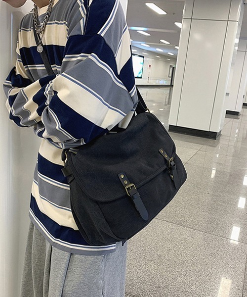 Doze エンズアンドミーンズ ニュースペーパーバック ショルダーバッグ