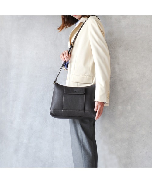 美品✨ TUMI ショルダーバッグ フラップ オールレザー ブラック クッション ☆最終値下げ☆【美品】TUMI オールレザー ショルダーバック