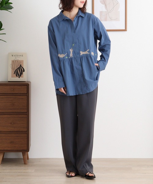 ブラウス シャツ EMAGO 走るネコ刺繍シャツ レディース Emago ブラウス シャツ EMAGO 走るネコ刺繍シャツ レディース