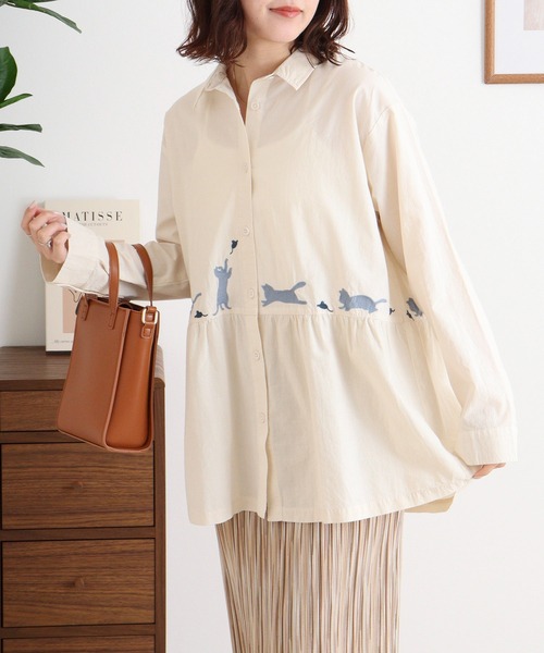 ブラウス シャツ EMAGO 走るネコ刺繍シャツ レディース Emago ブラウス シャツ EMAGO 走るネコ刺繍シャツ レディース