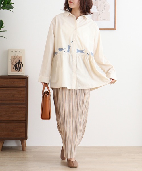 ブラウス シャツ EMAGO 走るネコ刺繍シャツ レディース Emago ブラウス シャツ EMAGO 走るネコ刺繍シャツ レディース