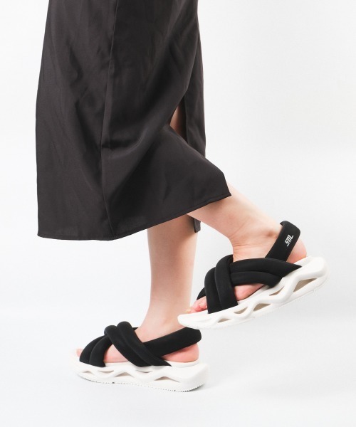 STEVE MADDEN サンダル クロスパフィーボリュームサンダル/S