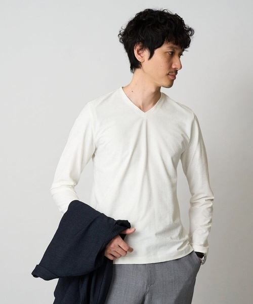 a.v.v（アー・ヴェ・ヴェ） tシャツ 針抜きジャカードVネックTシャツ