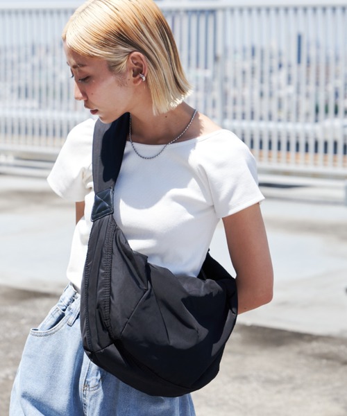 Auntie Rosa Holiday（アンティローザホリデー） ショルダーバッグ