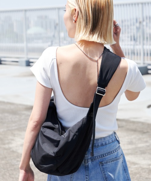 Auntie Rosa Holiday（アンティローザホリデー） ショルダーバッグ