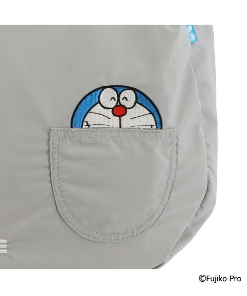 ドラえもん ショルダーバッグ ホワイトCONVERSEコラボ あのコンバースとドラえもんが夢のタッグ！可愛さ全開のバッグ