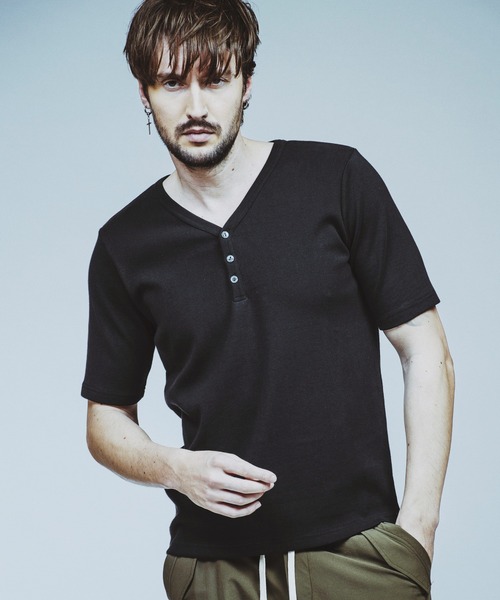 NO ID.（ノーアイディー） tシャツ 「NO ID.」Fraise Henry V-Neck T