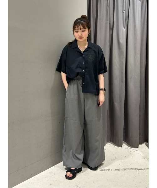 【BLACK】クラフトレース シャツ ADAM ET ROPE'（アダムエロペ）の「クロップドクラフトレースシャツ