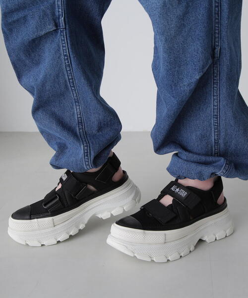 「CONVERSE」 フラットサンダル 4 ブラック系その他 レディースの画像