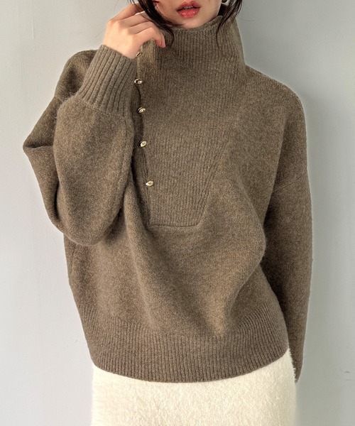 JUNOAH（ジュノア） ニット セーター 2wayネックゴールドボタンニット