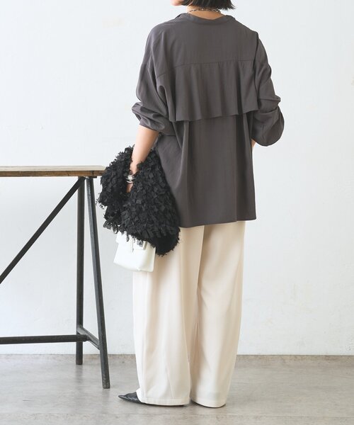 美品 Jena espace merveilleux 後ろヨークラッフルシャツ Jena espace merveilleux（ジェナ エスパスメルヴェイユ） ブラウス