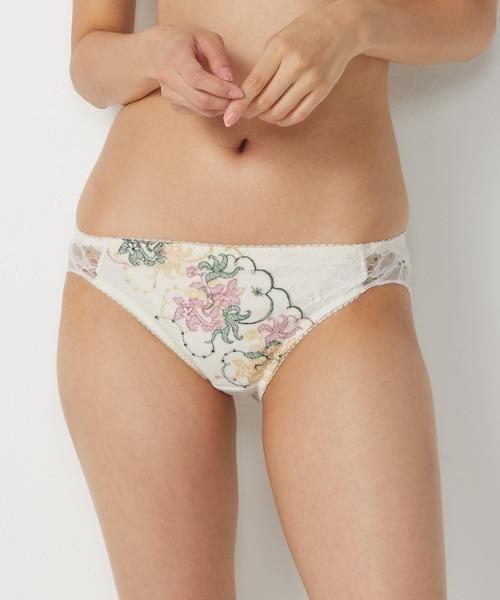 AMOSTYLE（アモスタイル） ショーツ レギュラーショーツ × マナミ