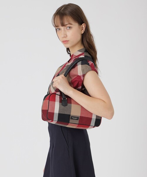BLUE LABEL CRESTBRIDGE（ブルーレーベルクレストブリッジ） ボストン