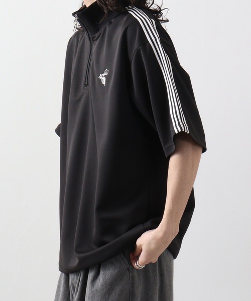 SUGGESTION tシャツ ハチ刺繍サイドライン半袖ハーフジップ