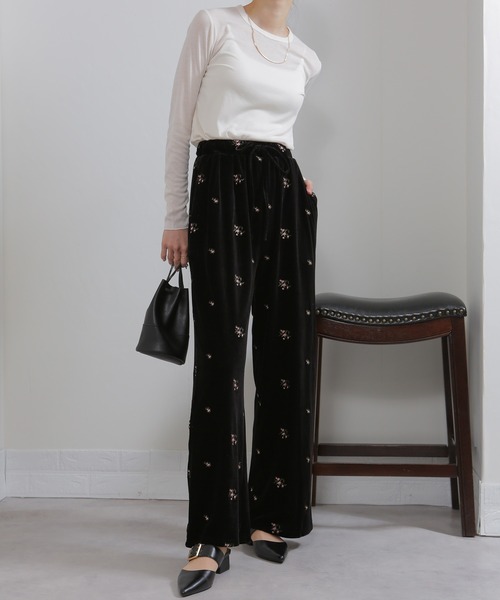 ◯TORNADO MART FEMME ベロア 花柄刺繍フレアパンツ pumpkin port（パンプキンポート） パンツ 花柄刺繍 ベロア イージー