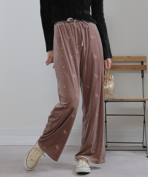 ◯TORNADO MART FEMME ベロア 花柄刺繍フレアパンツ FREAK'S STORE（フリークスストア） パンツ 限定展開 ベロア 花柄 刺繍