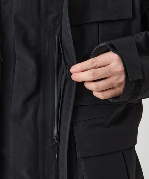 WHITE MOUNTAINEERING（ホワイトマウンテニアリング） マウンテン