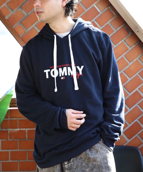 トミーヒルフィガー　長袖　パーカー　M　黒　プルオーバー　裏起毛　ビンテージ　ビッグロゴ TOMMY HILFIGER（トミー・ヒルフィガー） パーカー ロゴプルオーバー