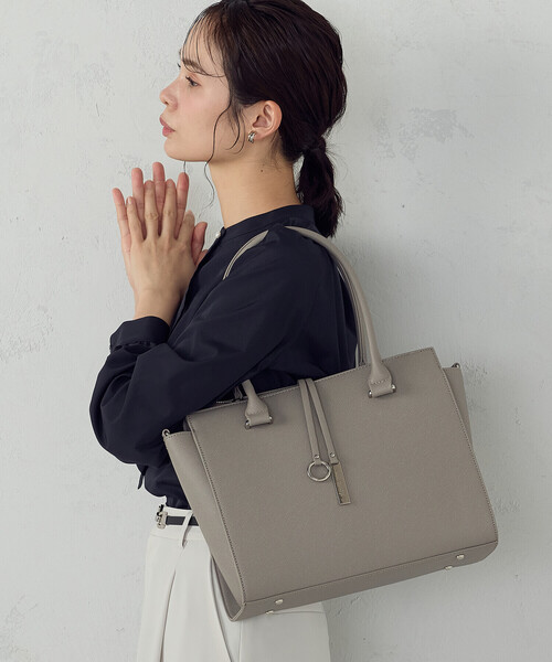 MONO COMME CA（モノコムサ） トートバッグ ロゴプレートトート