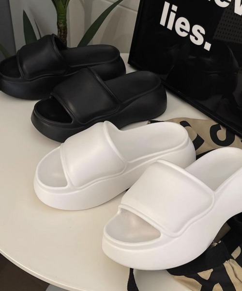サンダル・ミュール BIANCA SLIDES Dolce & Gabbana Bianca Leather Sandals | White | FARFETCH