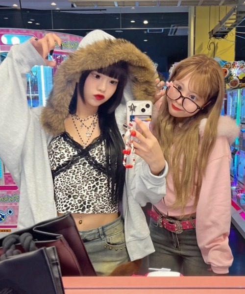 SPINNS（スピンズ） パーカー ふわ盛れフードで平成ギャル復活後ろ姿