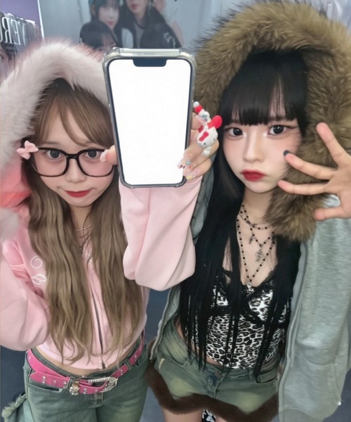 SPINNS（スピンズ） パーカー ふわ盛れフードで平成ギャル復活後ろ姿