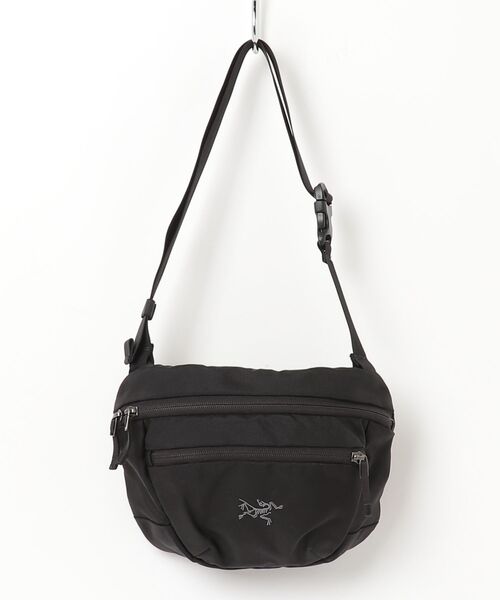 ARCTERYX ショルダーバッグ ARC'TERYX（アークテリクス） 刺繍ショルダーバッグ - ブラック メンズ