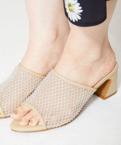 【23/24AW☆ラインストーンで足元を華やかに】 CHANEL サンダル 24cm 厚底 フラット サンダル キラキラ ラインストーン 黒