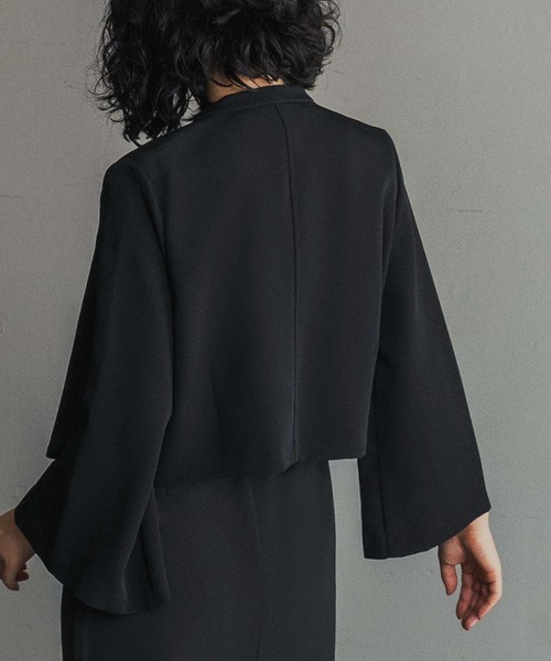 【美品】Flolia◆スリット袖ショート丈ノーカラージャケット◆ブラック9号 Flolia ジャケット ノーカラージャケット スリット袖ショート丈