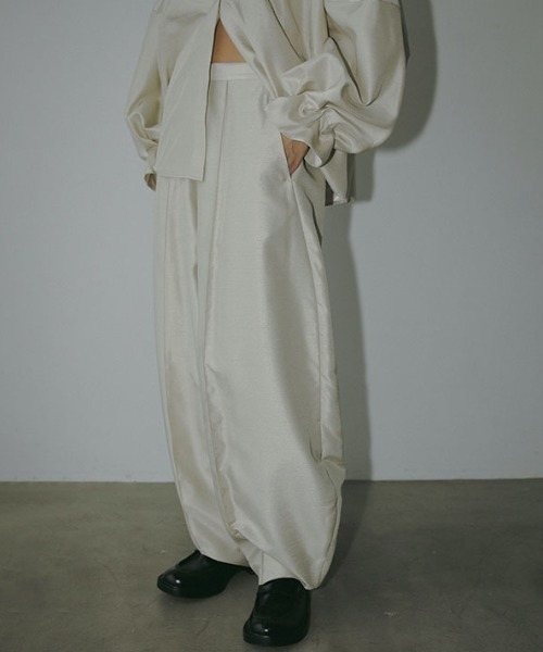 ETRE TOKYO ウエストコードシャンタンカーブパンツ SNAP YUMI │ ETRE TOKYO official online store(エトレトウキョウ)