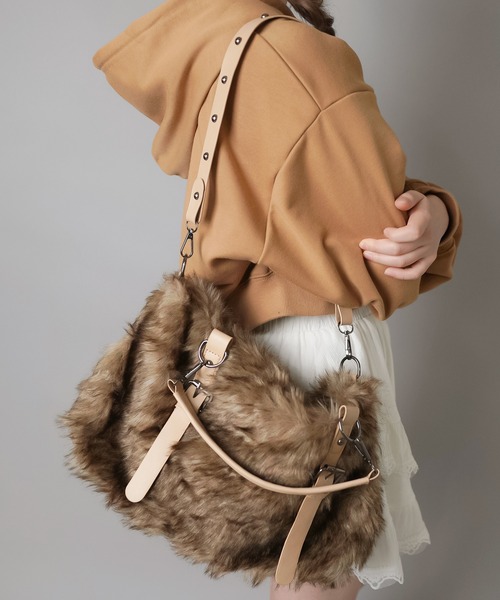 SPINNS（スピンズ） ショルダーバッグ バッグ 「2WAY仕様」ファー