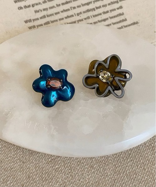 lit.Cy（リットシー） ピアス アシンメトリー アートフラワーピアス