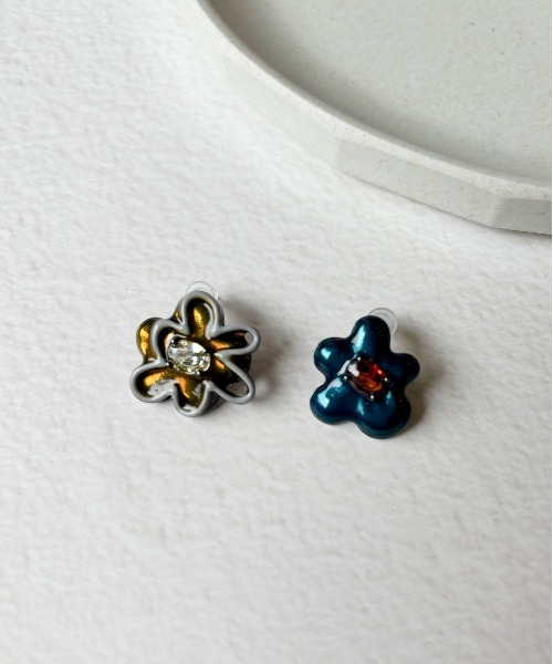 lit.Cy（リットシー） ピアス アシンメトリー アートフラワーピアス